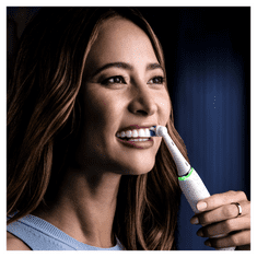 Oral-B elektrický zubní kartáček iO 10 White